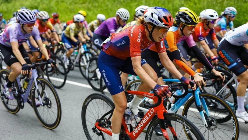 Eine Herausforderung: Das Fahren im grossen Feld ist für Elena Hartmann noch keine Selbstverständlichkeit.