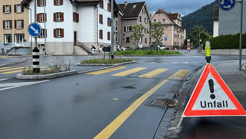 Stadtpolizei Chur im Einsatz: Der Unfall ereignete sich beim Kreisel Ring-/Wiesentalstrasse.