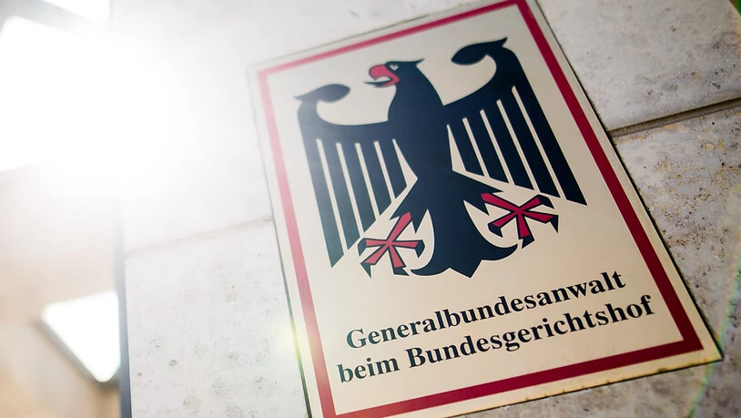 ARCHIV - «Generalbundesanwalt beim Bundesgerichtshof» steht auf einem Schild am Eingang zum Gebäude der Bundesanwaltschaft. Laut Medienbericht wurde im Fall der Nordstream-Anschläge ein Haftbefehl erwirkt. Foto: Christoph Schmidt/dpa