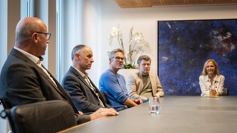 Der neue Fünfer-Stadtrat: Ueli Dobler, Christian Leutenegger, Johannes «Joe» Kunz, Luca Eberle und Stadtpräsidentin Barbara Dillier (von links).