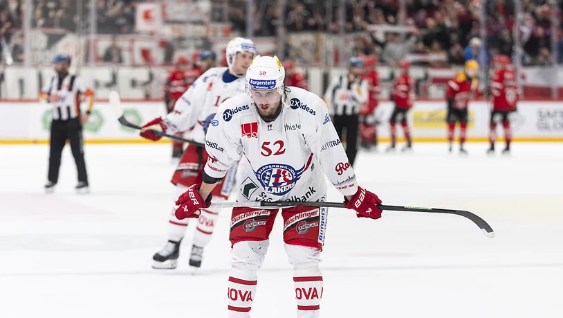 Lange Gesichter: Die Rapperswil-Jona Lakers um Philip Holm kommen nicht mehr vom Fleck