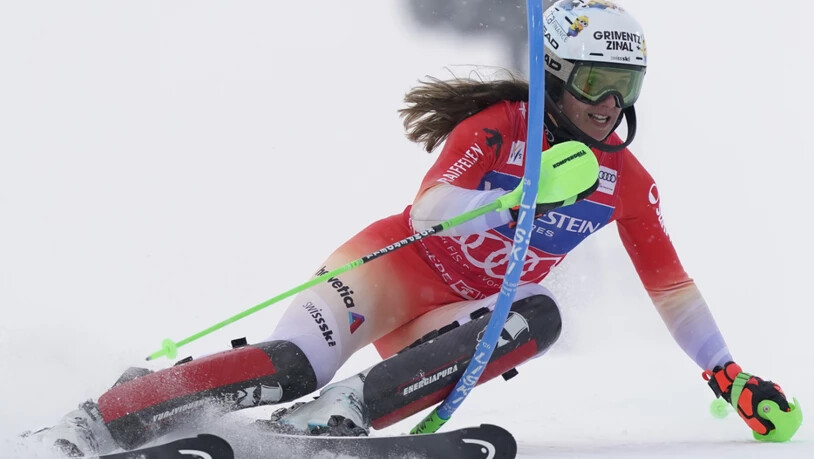 Camille Rast war auf dem Weg zu einer Top-Platzierung, ehe sie im Slalom von Sestriere kurz vor dem Ziel ausschied