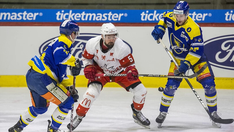 Der EHC Arosa, in den blau-gelben Trikots, spielt bald in der Swiss League