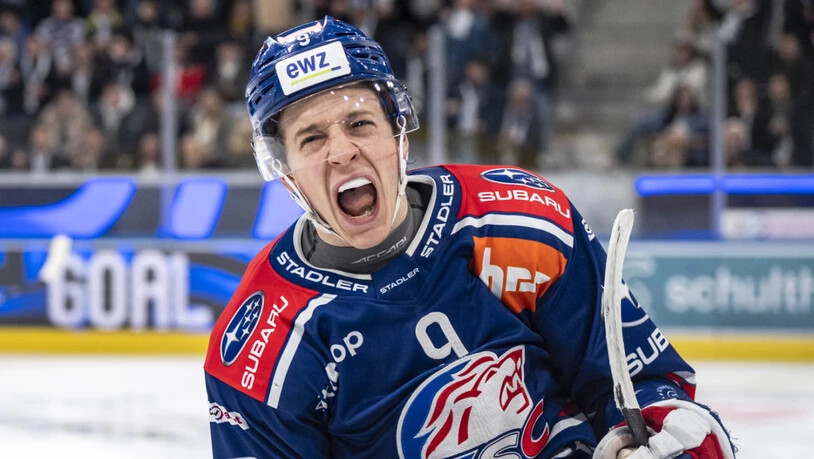 Der junge Österreicher Vinzenz Rohrer im ZSC-Dress jubelt nach seinem Tor zum 3:1