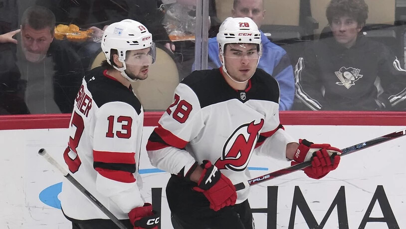 Timo Meier (rechts, mit Nico Hischier) schafft als dritter Schweizer zum siebten Mal in der NHL mindestens 20 Tore in einer Saison