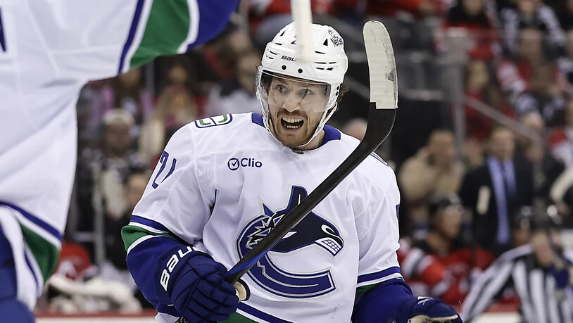Freude und Frust innert kurzer Zeit: Pius Suter skort für die Vancouver Canucks drei Assists, gibt aber eine klare Führung aus der Hand und verliert noch