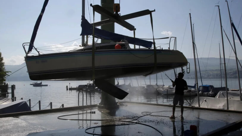 Seit April in Kraft: Im Kanton Zürich gelten neue Vorschriften für Bootsbesitzer, wenn sie das Gewässer wechseln wollen.