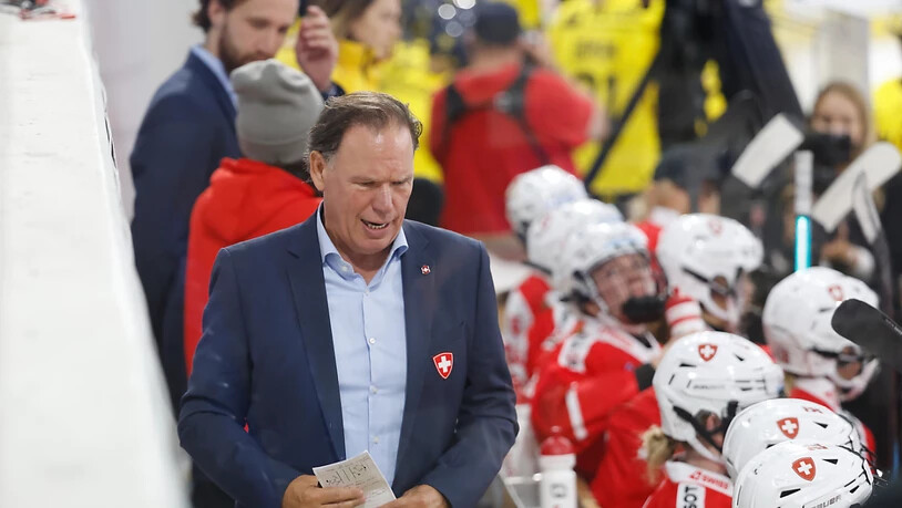 Colin Muller, Schweizer Nationaltrainer der Frauen, wartet auch nach dem zweiten Spiel an der WM der Frauen in Ceske Budejovice auf das erste Goal seines Teams