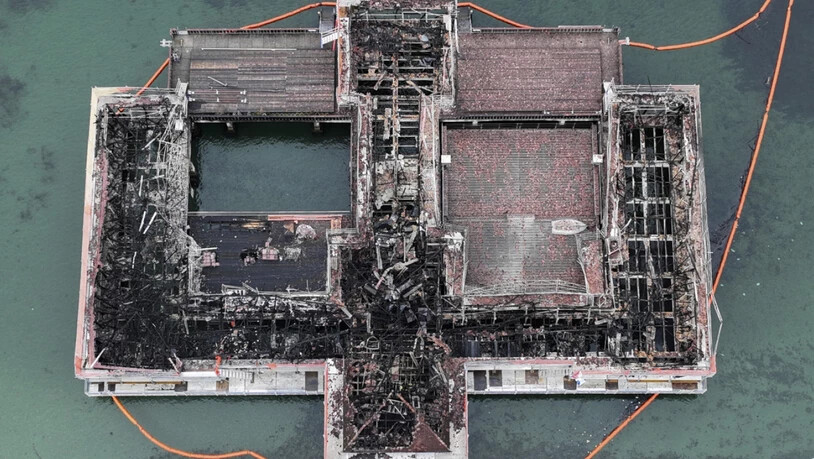 Der Schaden, der durch den Brand der Badhütte in Rorschach entstand, wurde von der Gebäudeversicherung noch nicht beziffert.