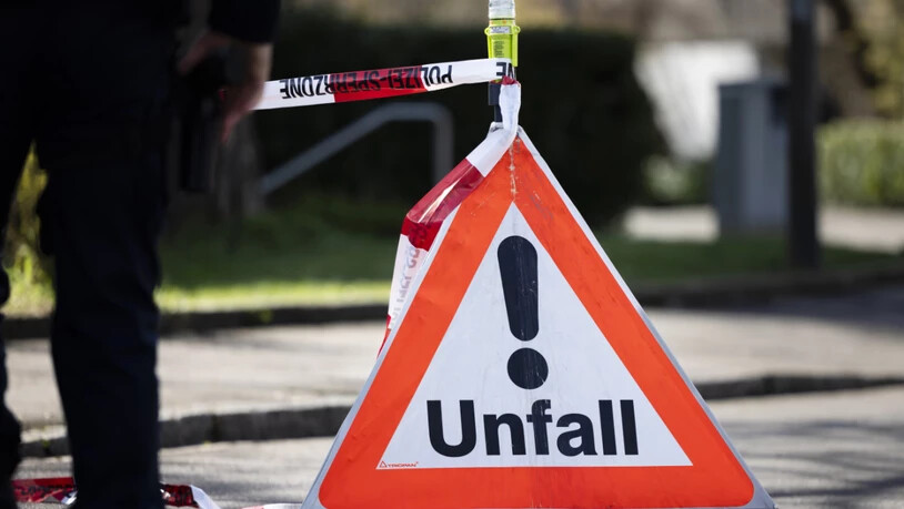 Der 25-jährige Autolenker verstarb noch am Unfallort. (Symbolbild)