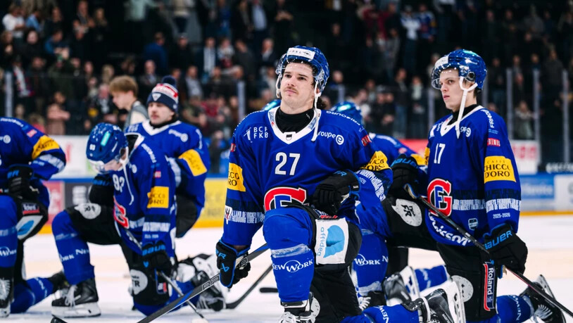 Der HC Fribourg-Gottéron (vorne mit Yannick Rathgeb) feiert den 5:3-Erfolg über den HC Davos - den ersten Heimsieg gegen die Davoser seit fast zwei Jahren