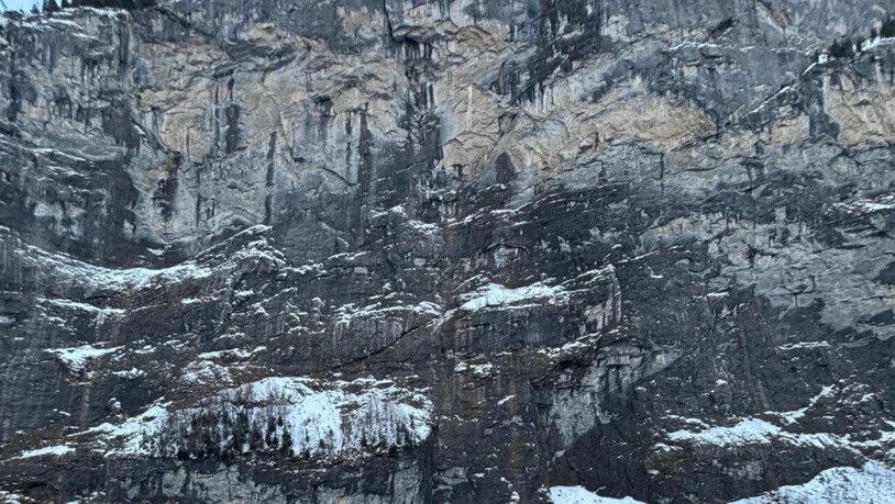 Ein vermisster Basejumper wurde am Dienstag unterhalb der Absprungstelle "High Ultimate" an der Mürrenfluh tot aufgefunden.