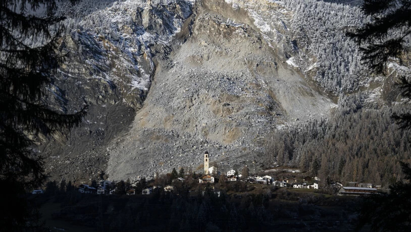 Die evakuierten Einwohnerinnen und Einwohner von von Brienz/Brinzauls können das Dorf am Wochenende tagsüber wieder betreten. (Archivbild)