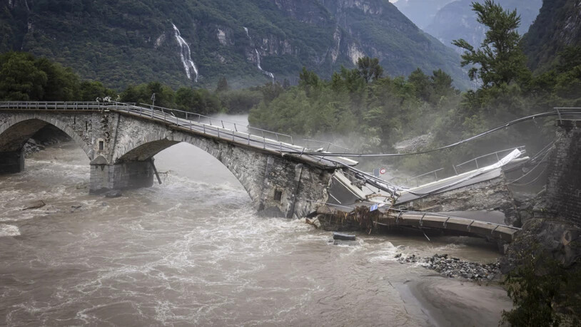Ein Unwetter riss im Juni 2024 die Visletto-Brücke fort und lagerte das Flussbett in diesem Abschnitt der Maggia stark um. (Archivbild)