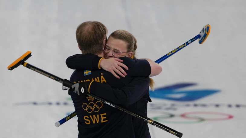 Die schwedischen Geschwister Isabella und Rasmus Wrana freuen sich über Olympia-Gold