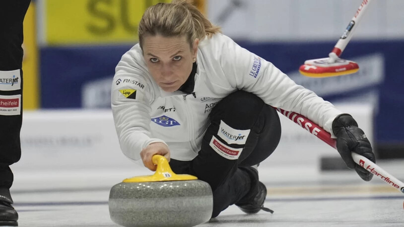 Skip Silvana Tirinzoni gibt im WM-Final gegen Kanada einen Stein ab