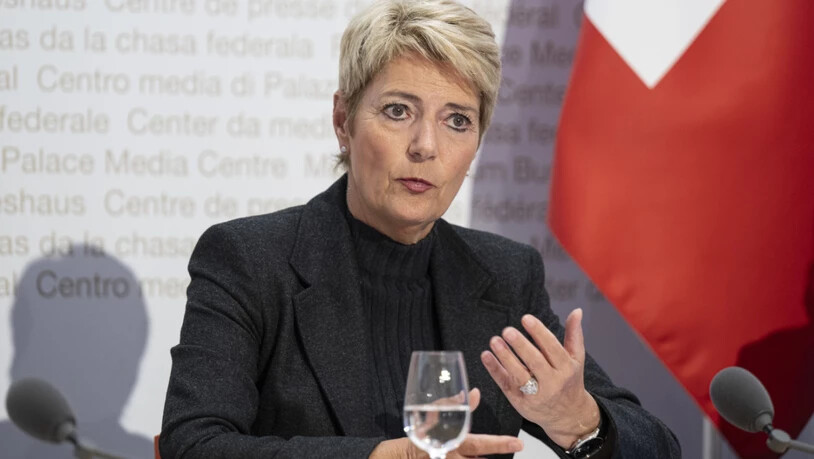 Finanzministerin Karin Keller-Sutter warnt trotz besserem Rechnungsabschluss als erwartet vor zu optimistischen Schlüssen.