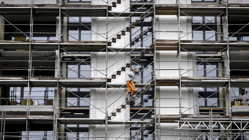 Laut einer Studie von Raiffeisen führt das Schweizer Raumplanungsregime zu einer künstlichen Verknappung von Bauland. (Archivbild)