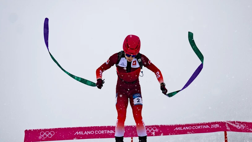 Jon Kistler entledigt sich in der Wechselzone den Skifellen