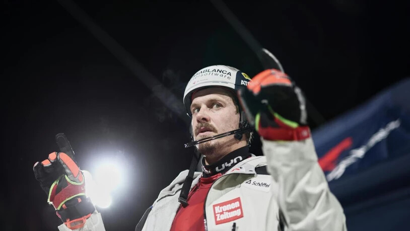 Manuel Feller mit Konzentrationsübungen vor dem Start