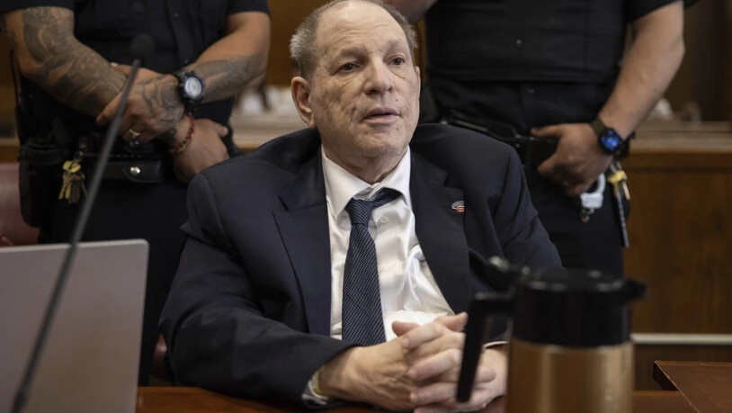 ARCHIV - Der ehemalige Filmproduzent Harvey Weinstein nimmt im Mai 2025 an seinem Wiederaufnahmeverfahren vor dem Strafgericht in Manhattan in New York teil. Foto: Yuki Iwamura/AP/dpa