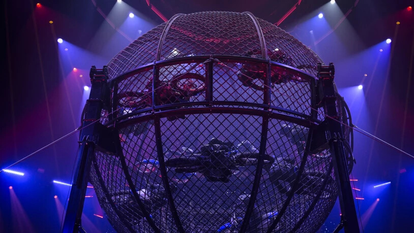 "Globe of Speed" sorgten für Action und Hardrock-Stimmung.
