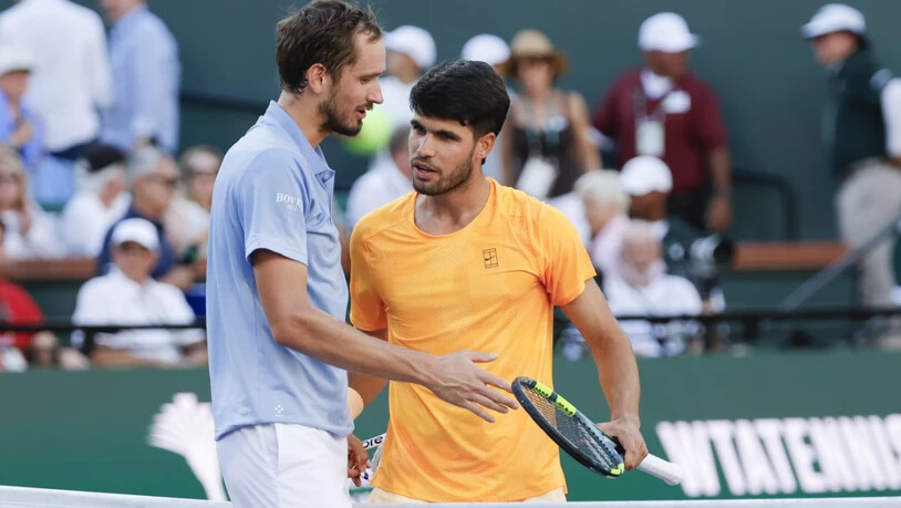 Überraschende Niederlage für Carlos Alcaraz (rechts): Die Weltnummer 1 verliert in Indian Wells gegen Daniil Medwedew