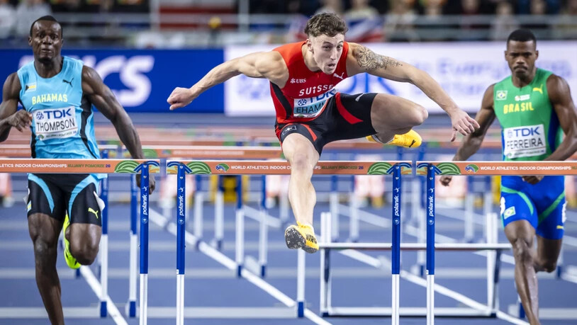 Zieht über 60 m Hürden allen davon: Simon Ehammer