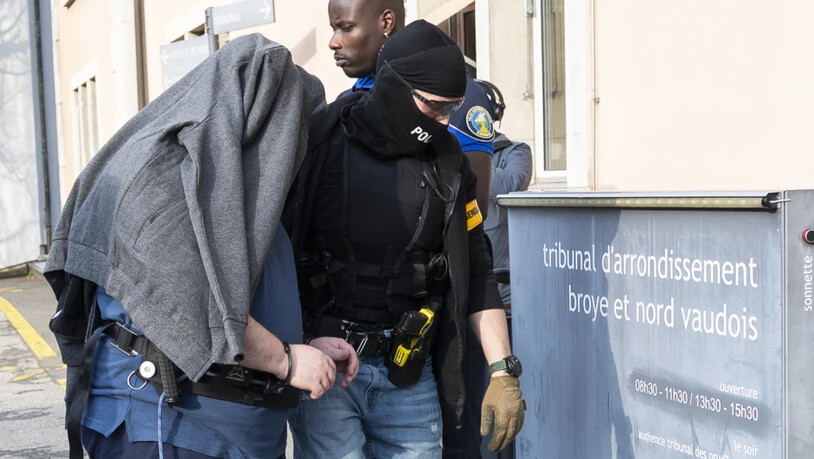 Claude D. am Mittwoch beim Eingang zum Strafgericht in Yverdon VD.