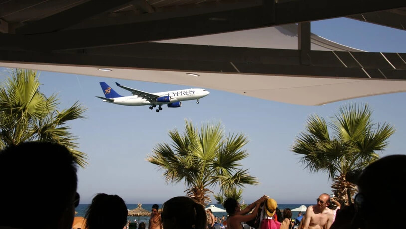 Zypern startet ein Hilfspaket, Griechenland setzt auf Erfahrung: Wie die beiden Länder versuchen, die Folgen des Iran-Kriegs für Urlauber und Beschäftigte abzufedern. (Symbolbild)