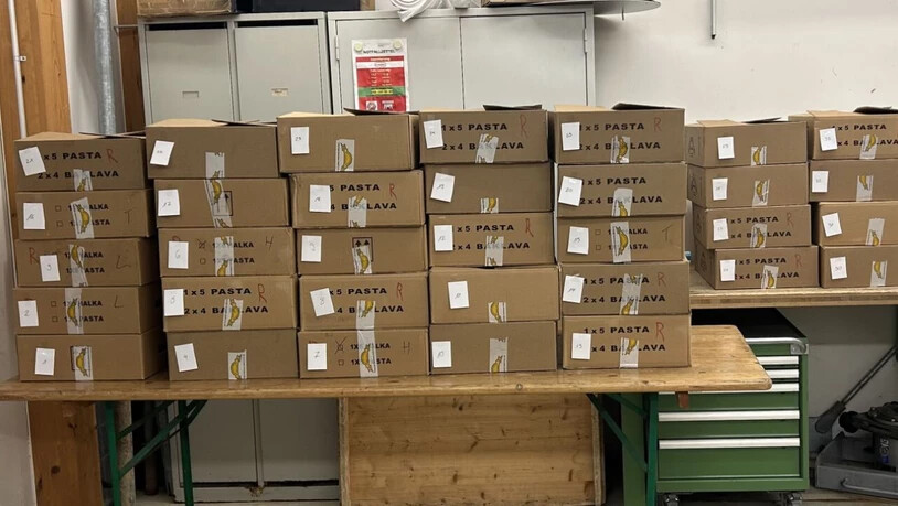 Mitarbeiter des Bundesamts für Zoll und Grenzsicherheit entdeckten am Grenzübergang in Kreuzlingen TG 270 Kilogramm unverzollte Backwaren.