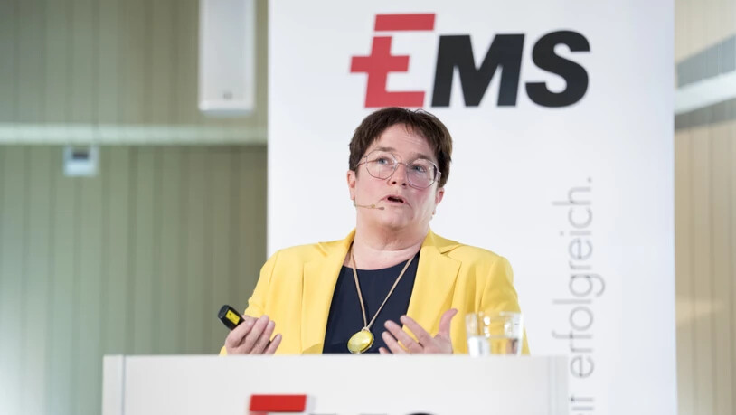 Die von Magdalena Martullo-Blocher geführte Ems-Chemie hat im ersten Quartal weniger umgesetzt, bestätigt aber die Jahresprognose. (Archivbild)