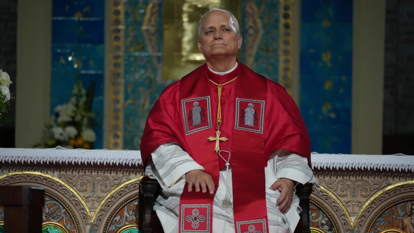 Papst Leo XIV. (M) besucht die algerische Gemeinde in der Basilika Unserer Lieben Frau von Afrika in Algier am ersten Tag seiner 11-tägigen Reise nach Afrika. Foto: Andrew Medichini/AP/dpa