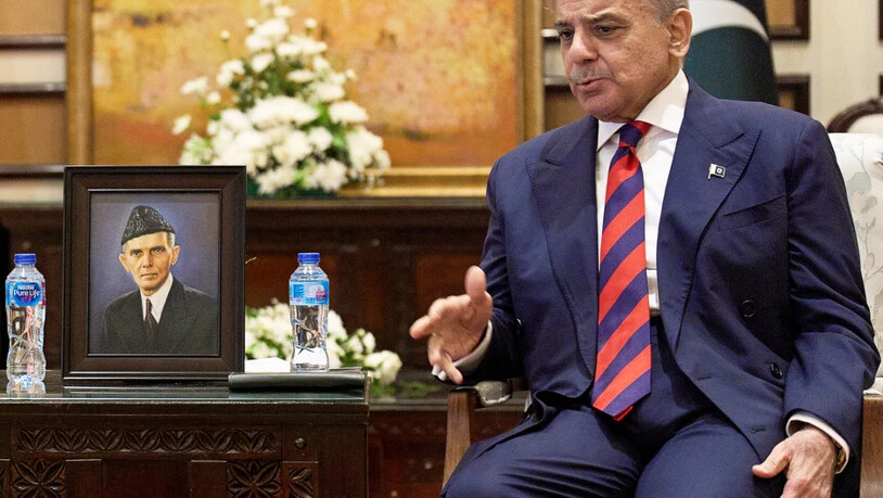 Der pakistanische Premierminister Shehbaz Sharif im Gespräch mit US-Vizepräsident Vance. In der pakistanischen Hauptstadt haben Gespräche um ein dauerhaftes Ende des Iran-Krieges stattgefunden. Foto: Jacquelyn Martin/AP POOL/dpa