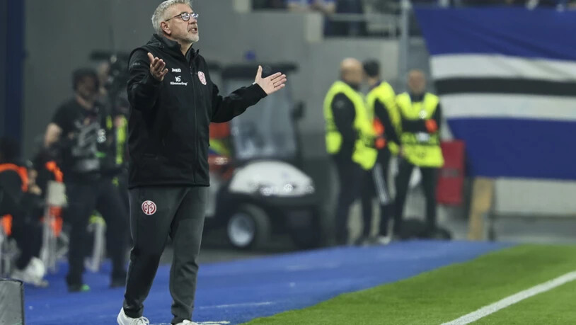 Urs Fischer muss in Strassburg zusehen, wie seine Mannschaft das Zweitore-Polster aus dem Hinspiel entgleitet