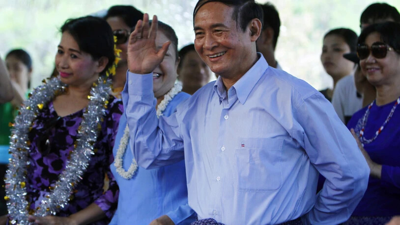 ARCHIV - 16.04.2018, Myanmar, Naypyidaw: Win Myint, Präsident von Myanmar, tanzt am letzten Tag des Neujahrsfestes Thingyan. Foto: Aung Shine Oo/AP/dpa