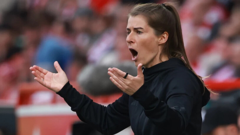 Marie-Louise Eta im ersten Spiel als Trainerin von Union Berlin