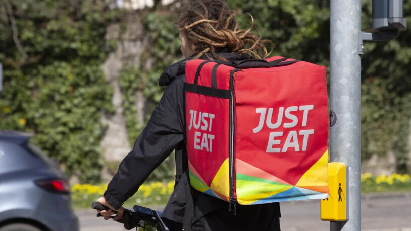 Der Lieferdienst Just Eat hat neu auch Migros-Produkte im Angebot - zum Anfang nur in ausgewählten Kantonen. (Archivbild)