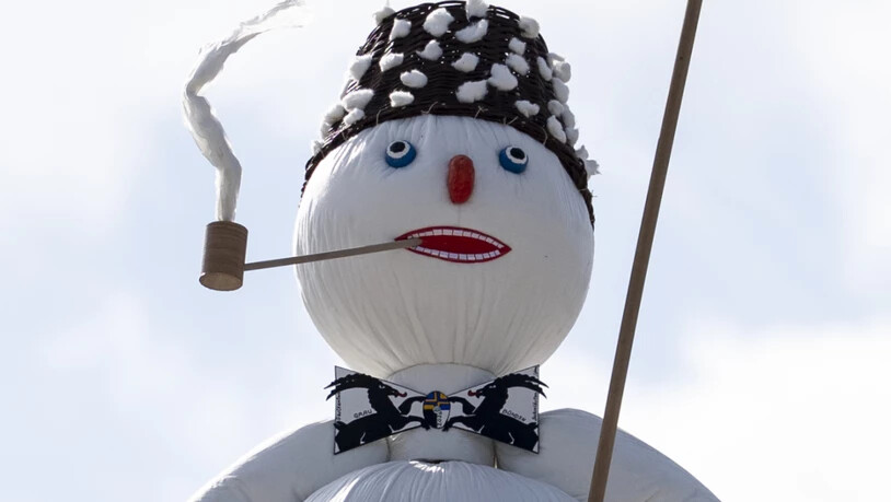 Der Sechseläutenumzug in Zürich hat begonnen. Der Böögg wartet derweil auf sein Ende. Ab 18 Uhr geht es ihm an den Kragen.