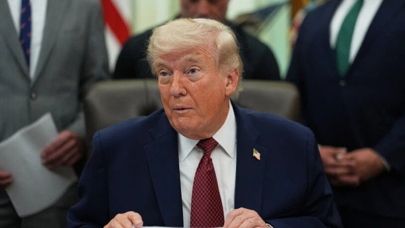 US-Präsident Donald Trump spricht im Oval Office des Weißen Hauses (Archivbild). Foto: Julia Demaree Nikhinson/AP/dpa
