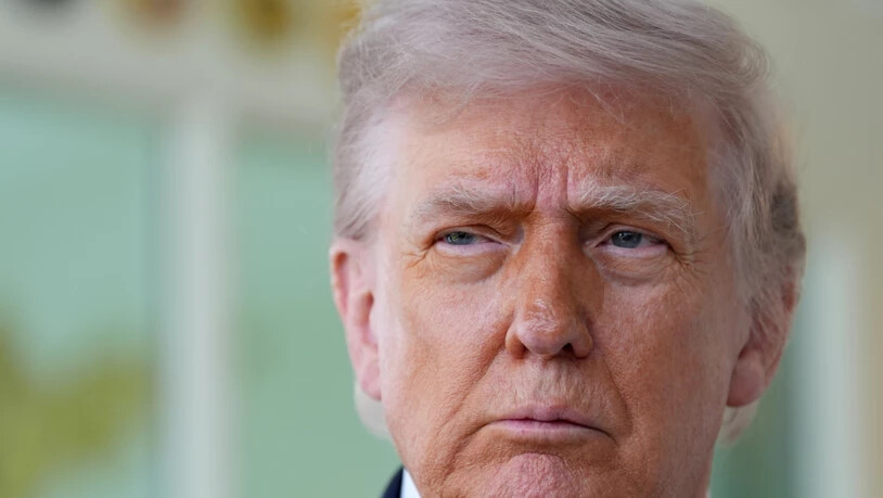 ARCHIV - US-Präsident Donald Trump spricht vor dem Oval Office des Weißen Hauses. Foto: Alex Brandon/AP/dpa