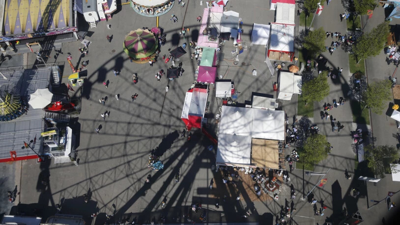 Riesenrad, Magenbrot und Warenstände: die zehntägige Berner Frühjahrsmesse BEA lockt jeweils tausende Besucherinnen und Besucher an. (Archivbild)