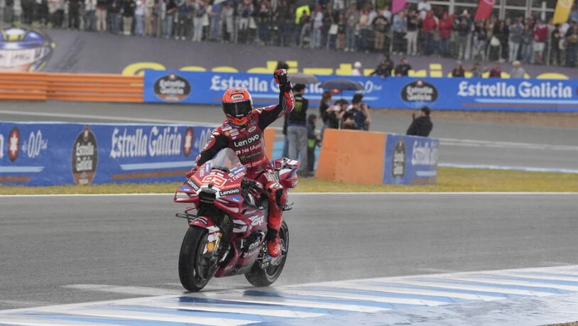 Pole-Position und Sieg trotz Sturz: Marc Marquez spielt im Regen von Jerez seine Klasse aus