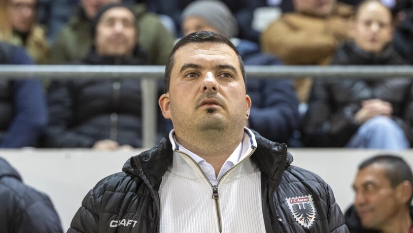Aaraus Trainer Brunello Iacopetta muss mitansehen, wie sein Team den Leader Vaduz auf vier Punkte davonziehen lassen muss