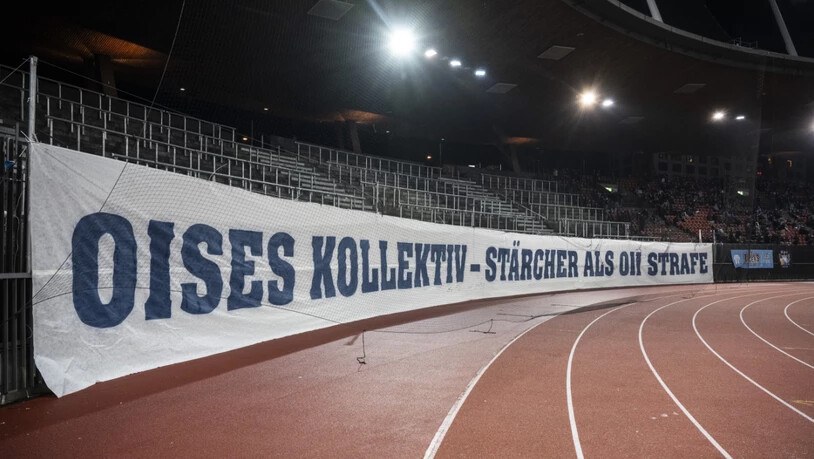 Die Fans des FC Zürich protestierten auf ihre Art gegen die Schliessung der Südkurve im Spiel gegen Lausanne. (Archivbild)