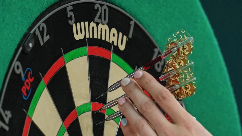 Mit Beau Greaves gewinnt erstmals eine Frau ein Turnier auf der PDC-Tour