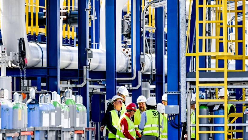 Die deutschen Industrieunternehmen erhalten infolge des Iran-Kriegs immer weniger Material. Der Anteil der Unternehmen, die im April über Beschaffungsengpässe klagten, lag bei 13,8 Prozent - mehr als doppelt so viel wie noch im Januar.