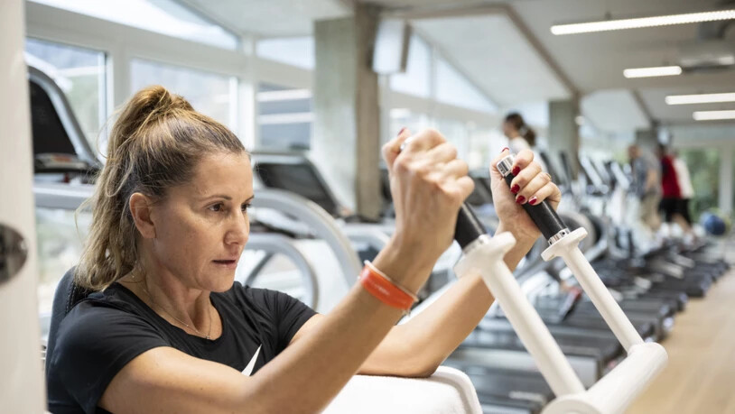 Individualisierte Fitnessdienstleistungen wie Personal Trainings werden immer beliebter. Bei Gruppenangeboten hingegen nimmt die Nachfrage ab. (Archivbild)
