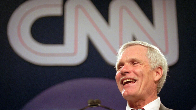 ARCHIV - Ted Turner spricht während des CNN World Report Contributors Banketts. Der Gründer des US-Nachrichtensenders CNN ist tot. Turner sei im Alter von 87 Jahren gestorben, teilte CNN mit. Foto: JOHN BAZEMORE/AP/dpa