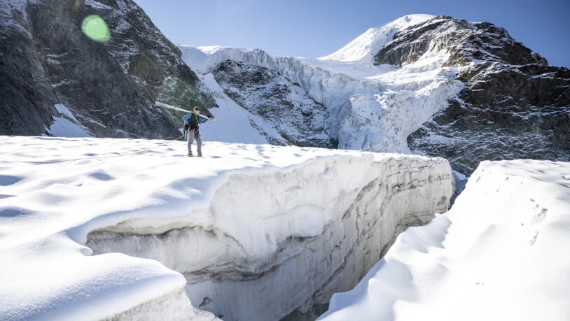Auf dem Pers-Gletscher im Engadin liegt dieses Jahr so wenig Schnee wie noch nie Ende des Winters. (Archivbild)